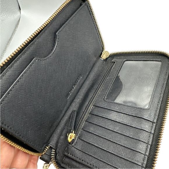 MICHAEL KORS Black Zip Around Wallet - Picture 4 of 7
